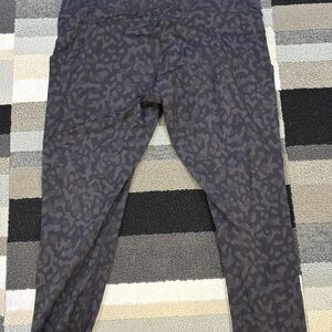 Lululemon Black Camo Leggings Align 28 w/ Pockets